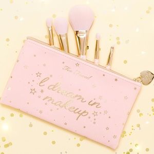 Too Faced Christmas Dreams Brush Set